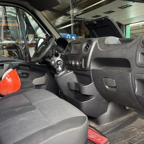 Vehicule-NISSAN-NV400-2018-bdf42e641654e60b00bbf960a914dd80035c599c49b3ed5e8af7af3b5b925ec5_m.jpg