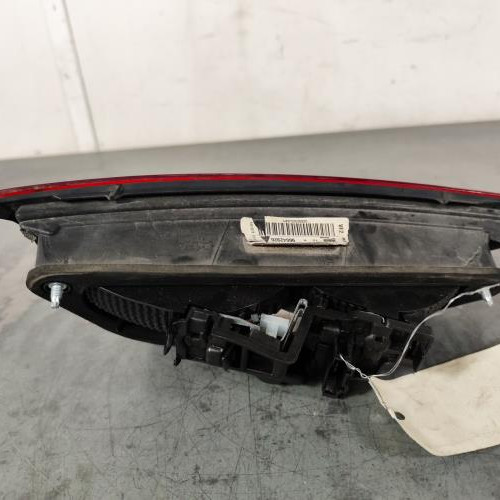 119292268-21a9b79d-50c6-40f2-ac94-1f04478a3adc-Piece-Feu-arriere-secondaire-droit-feux-5F0945308L-SEAT-LEON-3-SC-PHASE-1-COUPE-16b29a774d60c7a51d25175c9dc6c8838f2f47cc921aec5b1446600de8aa47cd_m.jpg