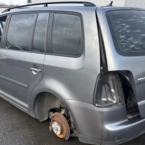 Vehicule-VOLKSWAGEN-TOURAN%25201%2520PHASE%25201-2006-ed66fdd10dc411c68c51a02f3d9133e36aae962d6218b72fb4e5d23675da9fe3_m.jpg