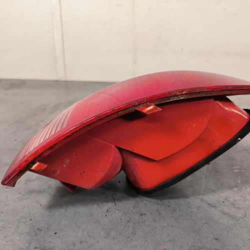 119456646-68963cb6-140c-4ef4-b2bb-5961103a35eb-Piece-Feu-arriere-principal-droit-feux-46556347-ALFA-ROMEO-147-PHASE-2-46e1ee9f1a4cdd89d2012d7f0f6a725a905238ab0eba81e324e597cca32dd866_m.jpg
