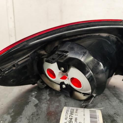 119470832-c0d94a98-20cb-4142-acbd-41703f34f08a-Piece-Feu-arriere-principal-droit-feux-5N0945112D-VOLKSWAGEN-TIGUAN-1-PHASE-1-725acd2e171fe0f6a46993c9bc4d14d00992d7dbe2c5abb5ac06faf8322ab2a8_m.jpg