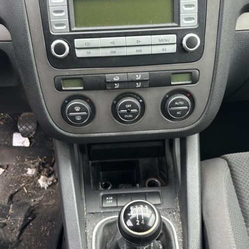 Vehicule-VOLKSWAGEN-GOLF%25205-2007-2d3e2602208edc7c26a2b0868336e1b9b9730e1b64095ed8e8d35571ec3ac61e_m.jpg