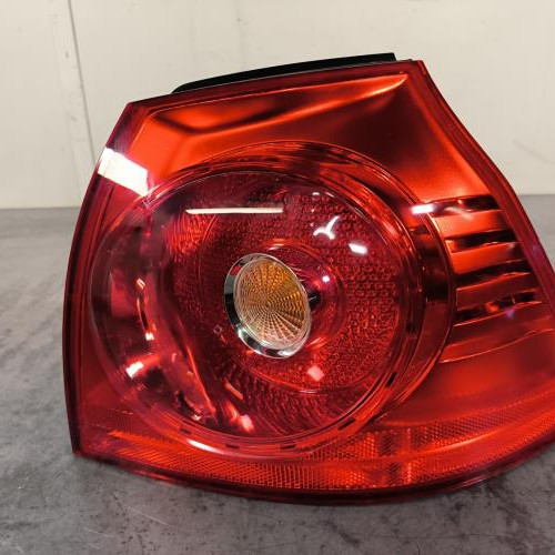 119474579-508afa60-e62b-4d1d-9e12-79972cf238a9-Piece-Feu-arriere-principal-droit-feux-1K6945096T-VOLKSWAGEN-GOLF-5-7e4c829765500a1de969194333c9f875ec4ed2a1e27b87f95d7324024df7a775_m.jpg