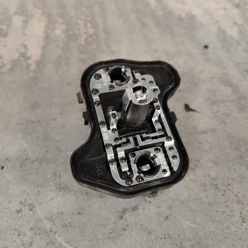 119474596-501fed57-4078-45f8-b382-68371a7e57dd-Piece-Platine-feu-arriere-droit-1K6945258-VOLKSWAGEN-GOLF-5-485ffc92c2e7e39eb674ce9c0f26595763b93a24d758abc64aa1c63a9cb5e7a6_m.jpg
