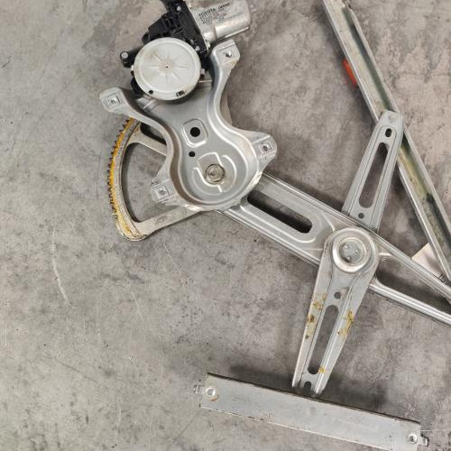 119535411-49b3f0b6-eb6f-45a6-b2ac-a0053a0a81ba-Piece-Leve-vitre-electrique-avant-droit-6981002320-TOYOTA-AURIS-1-PHASE-1-ce5c68cfba81ff94927d0b59546bf828cb42f820ac12451ce37216830fbb66f3_m.jpg