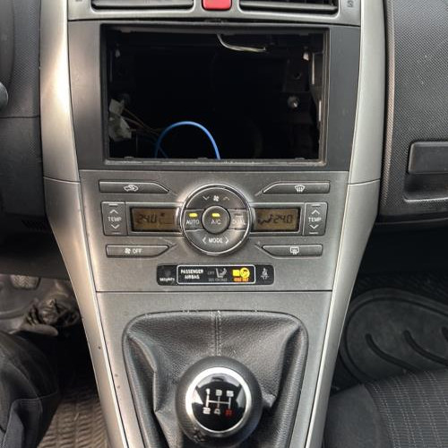 Vehicule-TOYOTA-AURIS%25201%2520PHASE%25201-2008-45eb0d82c82415c4c3ab1e484bd86d3ca19bba3e78652b56eef421cd640b838d_m.jpg