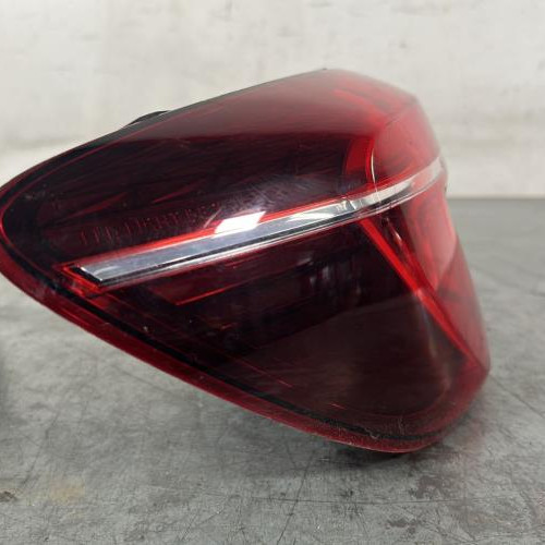 119592051-8226e2b2-7a75-4976-8033-2d9043c69a14-Piece-Feu-arriere-principal-gauche-feux-265551550R-RENAULT-CLIO-5-PHASE-1-b1b766f782a8594f271b886e95e57ac55fb253eca9d716dc4a9eccbc4840e495_m.jpg