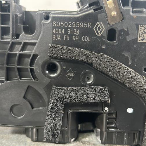 119592890-3a286239-8a39-4f41-a2c9-8fc3ab9ba52d-Piece-Fermeture-centralisee-avant-droit-805029595R-RENAULT-CLIO-5-PHASE-1-cf4d197f3650ec5e565fdcb1cb8683c665d1eee2da12e1c03df0c989e7b498dc_m.jpg