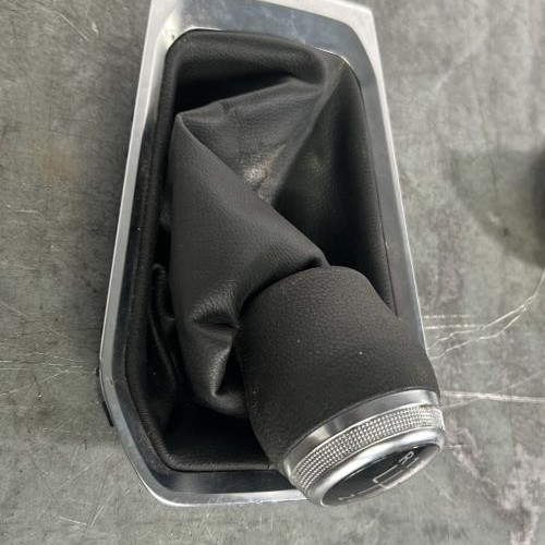 119592906-3d6a8014-713e-4861-8250-a7c21b9ca3c9-Piece-Pommeau-de-vitesses-328650213R-RENAULT-CLIO-5-PHASE-1-b72fd3ae80ca9d4fb58f89784dd48932cddceca00cd1ec7b7f83577b3f81c616_m.jpg