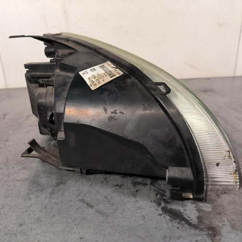 119604460-45011e79-1f8e-4162-928b-72681f659d3e-Piece-Optique-avant-principal-gauche-feuxphare-1480994-FORD-FOCUS-2-PHASE-1-f8491d118bb229f422a475aebf832872da5fa3848b4ab91a9f4eb3258b64194f_m.jpg