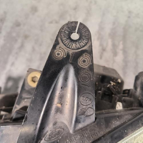 119604460-80ac0ffa-0965-4d42-a24d-be711dba314e-Piece-Optique-avant-principal-gauche-feuxphare-1480994-FORD-FOCUS-2-PHASE-1-3647ad87ac7ba44eb3e00efa7511cf4c491263a30f987a69179296449e70c267_m.jpg
