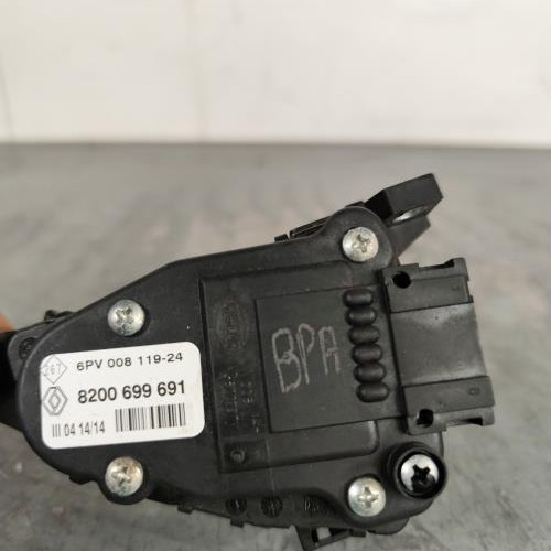 119667720-b0536172-4a1d-43fb-9224-cfdcb2fb136e-Piece-Potentiometre-de-pedale-de-gaz-daccelerateur-8200699691-RENAULT-CLIO-2-PHASE-2-323112f1bb26e1f81d9ea24d2f243e047b0ecfee8cdd9d40bd6b1bae49c403d0_m.jpg