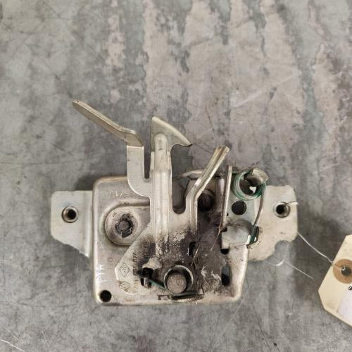 119725075-c8bbb0f9-b6e3-4aa0-bfa2-beb276065c54-Piece-Fermeture-de-capot-8201004024-RENAULT-CLIO-3-PHASE-2-0f50a56b6857fb674804956f962a63897d6090bd557888e09c9aef794b5734a8_m.jpg