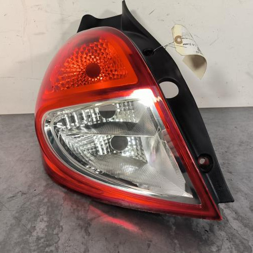 Feu arriere principal gauche (feux)