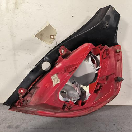 119725077-613b0178-d895-44b5-b0bd-7a09399b875f-Piece-Feu-arriere-principal-gauche-feux-8200886944-RENAULT-CLIO-3-PHASE-2-b8ad990decec97b52a6072faabd7e5043319c1cc411a564dfc4d361a19588ed9_m.jpg