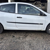 Vehicule-RENAULT-CLIO%25203%2520PHASE%25202-2010-3f7740800c7b96b8b08e39e64eb15da4ea749b07499486e4b7aeb779ec144b8b_m.jpg