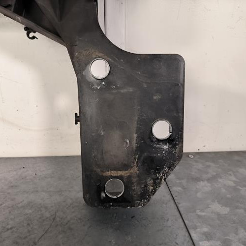 119725877-045ec388-1066-4883-9e56-ecc4c84c307f-Piece-Armature-avant-Masque-avant-8200290143-RENAULT-CLIO-3-PHASE-2-2e79b901e59f24b9a171c43de620f46db908532d3e53f860ee0a24cb53508ab2_m.jpg