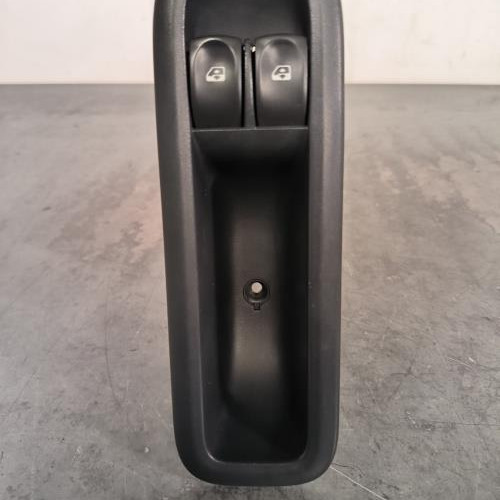 119725908-ec5ea306-a150-44d2-89fd-ab3fff709eea-Piece-Interrupteur-de-leve-vitre-avant-gauche-8200214939-RENAULT-CLIO-3-PHASE-2-4ff289f68e82b4e8d5445caed3dc8d09925fec762c3fb147f304b9fec240aadc_m.jpg