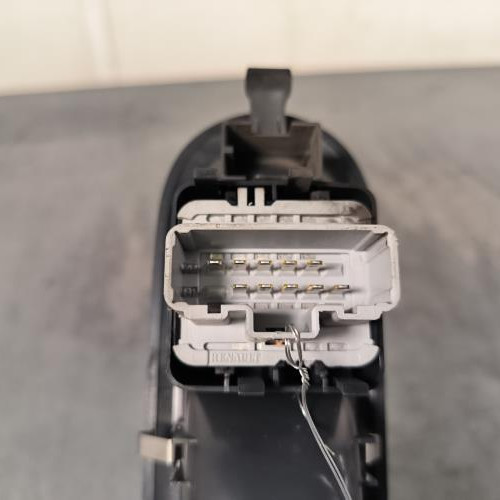 119725908-2e406643-07a3-44ad-bc3c-dca0b9bac3a5-Piece-Interrupteur-de-leve-vitre-avant-gauche-8200214939-RENAULT-CLIO-3-PHASE-2-e2ecb54a7a424b36db8234b60422416e2e78b41961c7d12f9ba5f08cffd0293a_m.jpg