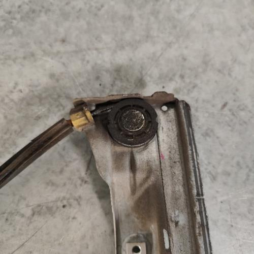 119725910-3f73ad73-9bd8-41a0-a4b0-4c8c6d545766-Piece-Leve-vitre-electrique-avant-droit-8200826165-RENAULT-CLIO-3-PHASE-2-69dc9f736b3c41ca92bb5f8da8c91ea7e31f6993bf5c575d508c0e1b30818778_m.jpg