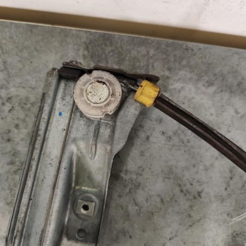 119725910-bd851b5d-b040-42eb-acab-3673af2c41a7-Piece-Leve-vitre-electrique-avant-droit-8200826165-RENAULT-CLIO-3-PHASE-2-6741ce682cb5bbd16e4f48b93e11d186bb9cee091f4666b2eabd77678c8d9f53_m.jpg