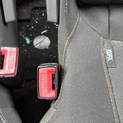 Attache ceinture arriere gauche