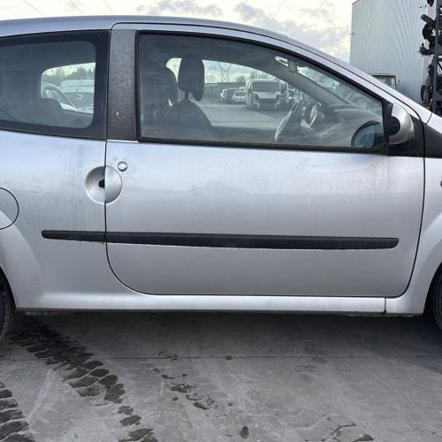 Vehicule-RENAULT-TWINGO%25202%2520PHASE%25201-2008-f12ee67b5b3d91c92739ee03fe50b37943100a3d0fb7c3dfd725fcb47577d7b4_m.jpg