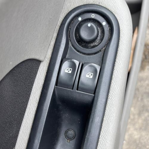 Interrupteur de leve vitre avant gauche