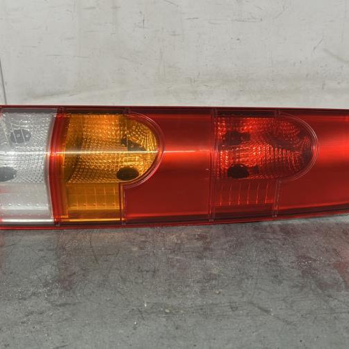119837450-fb5e4896-e4c2-466a-b72c-9be900079862-Piece-Feu-arriere-principal-droit-feux-8200150621-RENAULT-KANGOO-1-PHASE-2-010301fe353766748159b8a327c820fb9739e1a973da605feed931f8136cf229_m.jpg