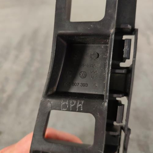 120274066-3858fdf4-208d-40bb-a04b-2adcde70509e-Piece-Support-de-pare-chocs-arriere-1K8807393-VOLKSWAGEN-SCIROCCO-3-PHASE-1-COUPE-6d4407925c631de0d8a9882c9971fff72f8583fb81ddceaace67909794016eac_m.jpg