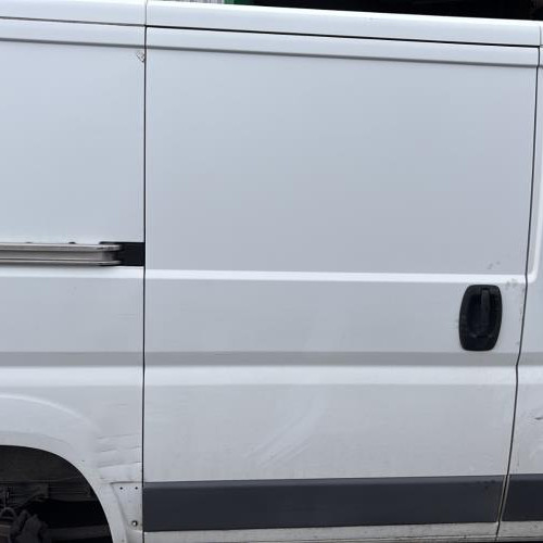 Vehicule-PEUGEOT-BOXER%25203%2520PHASE%25202-2016-d679e4204265a5eb8f0a4daf5af7c9102ba44489f1ae6d5a6e4474968edfd9ef_m.jpg