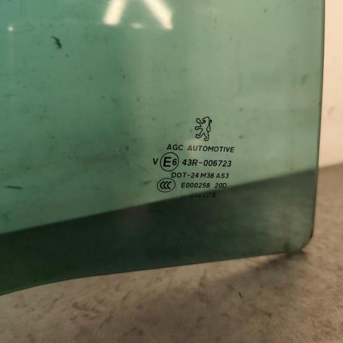 120279888-bea85a7c-9f29-47af-9de6-109165fc7541-Piece-Vitre-arriere-droit-9204H6-PEUGEOT-307-PHASE-2-BREAK-0539cd88a8a67af837143ad79ed3415be44f67a82b9aaa2b66d57c5f64ed262e_m.jpg