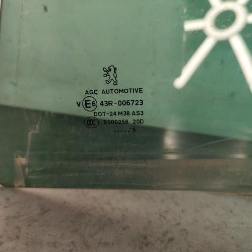 120279889-4826b579-1e60-423a-8d4f-87a9af5cdd82-Piece-Vitre-arriere-gauche-9203FK-PEUGEOT-307-PHASE-2-BREAK-bfe7490001712bb3613826c85a024e446984471b2ccbcd4eac2ea9a3ecb77939_m.jpg