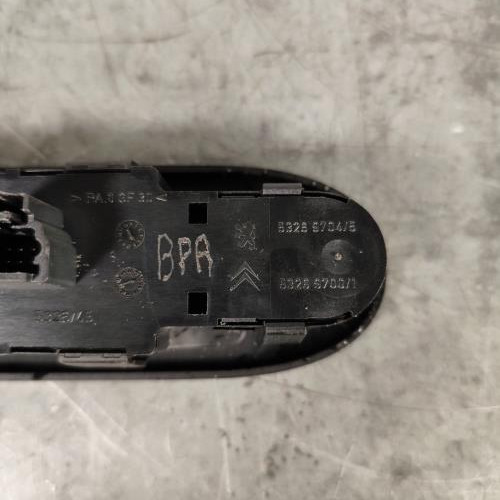 120280498-18a51ba1-df45-46d5-8173-f56ad9f23b41-Piece-Interrupteur-de-leve-vitre-avant-gauche-6554KS-PEUGEOT-307-PHASE-2-BREAK-d719dab98e58911bdc5658b5b8a73cb5c48ad518497ddc84972dc6c6612cdcaa_m.jpg