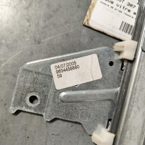 120280501-9737f435-1748-4a56-b372-34fd74086129-Piece-Leve-vitre-electrique-avant-droit-9222J9-PEUGEOT-307-PHASE-2-BREAK-2a858d84c30cc670a4919ab90a8956300ed9b6da06de8e51780bcb756748a50f_m.jpg