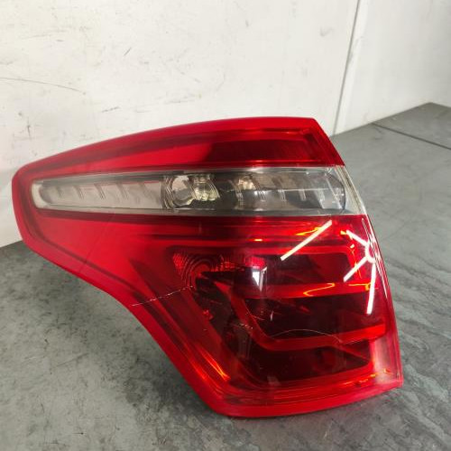 120289697-dc182552-a5cf-495f-bc2b-c19506e7be0e-Piece-Feu-arriere-principal-gauche-feux-00006350CA-CITROEN-C4-PICASSO-1-538fcd525ec855457a973ec4d3512d455345ff913f8d2b3581f8d4b11d269e96_m.jpg