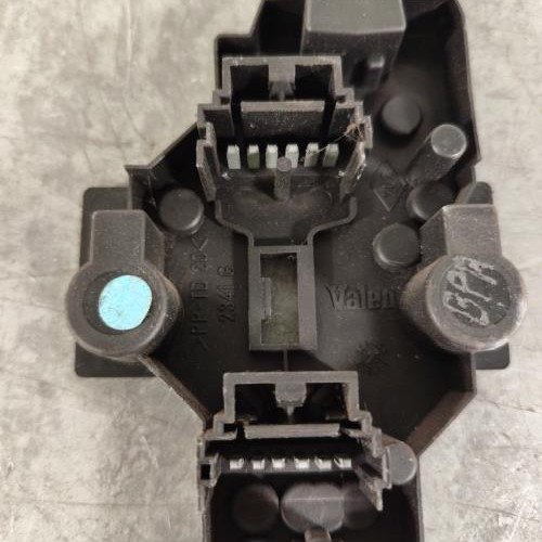 120428014-0d814939-2cb7-4b2c-badc-e8cef3e4a427-Piece-Platine-feu-arriere-gauche-RENAULT-SCENIC-1-PHASE-2-3729607dce722fc6108708de45d8cbced4a50b275374a823a55ba8901266e6cd_m.jpg