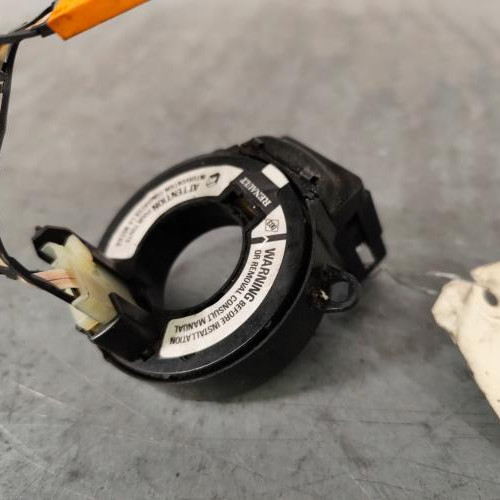 120428327-771c53c5-c40d-46b6-a0f4-b1f23179ddac-Piece-Contacteur-tournant-7700840099-RENAULT-SCENIC-1-PHASE-2-35981298558727dffccd19005461eac177478a02e43d7d5bcbbd27c47f733fdc_m.jpg