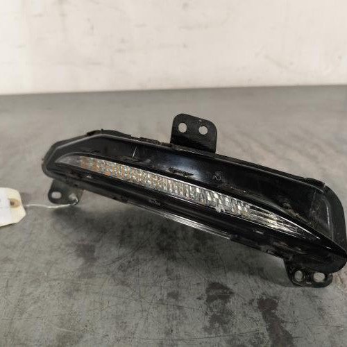 Feu diurne avant droit