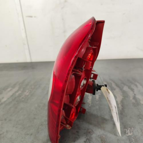 120759523-bf58fbcf-ef5b-4767-8529-38b1373fa49a-Piece-Feu-arriere-principal-droit-feux-8200917487-RENAULT-CLIO-2-PHASE-2-dea8385b22bdca344534906fee1f83ee6a9e1d8dc7fe08fd0a3a3381f94c4f03_m.jpg