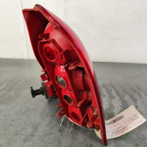 120759524-5421ea27-063b-49f9-ba1c-85dc8eb74c9d-Piece-Feu-arriere-principal-gauche-feux-8200917488-RENAULT-CLIO-2-PHASE-2-a5d686fd788366fb8ab831b7ea6dc1c6b000e3bfc4c1d938c9d9954a2c49e051_m.jpg