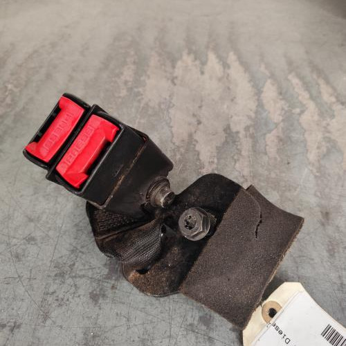 Attache ceinture arriere droit