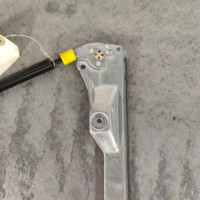 120760335-08daea05-4417-47d0-8ee7-e99897e2bd02-Piece-Leve-vitre-electrique-avant-droit-7701207254-RENAULT-CLIO-2-PHASE-2-99e7289d102cc88224316c6fe11917f1a72bee7175ad147d6c745367fa1918a1_m.jpg