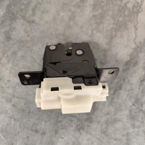 120767529-51abe5c3-6a7f-490b-8127-e75207434f64-Piece-Fermeture-centralisee-coffre-8200947699-RENAULT-MEGANE-2-PHASE-2-36f7f4614ca0efae9f5ea8dff5258f363dde2200d935d10d28affc85b4cc9302_m.jpg