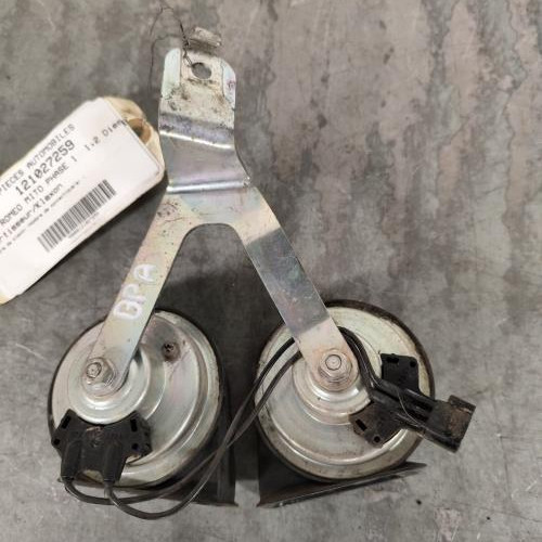 121027259-004369fa-90be-4246-b81c-bcd514eacff3-Klaxon-50510965-ALFA-ROMEO-MITO-PHASE-1-2b45561c9b7d12ed01ee44bf7b9f5d1ac355c6cec891f1224bd5ccb28cf0230e_m.jpg