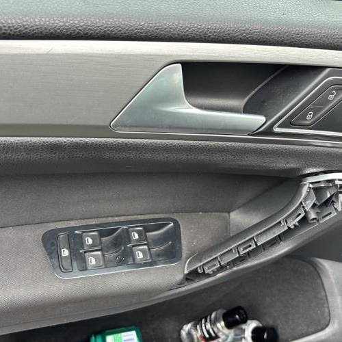 Vehicule-VOLKSWAGEN-GOLF%2520SPORTSVAN%2520PHASE%25201-2015-86c9ca172da55bfe31f52c422961f8a6cbfeac720b194e0cab8aec4735d487d2_m.jpg