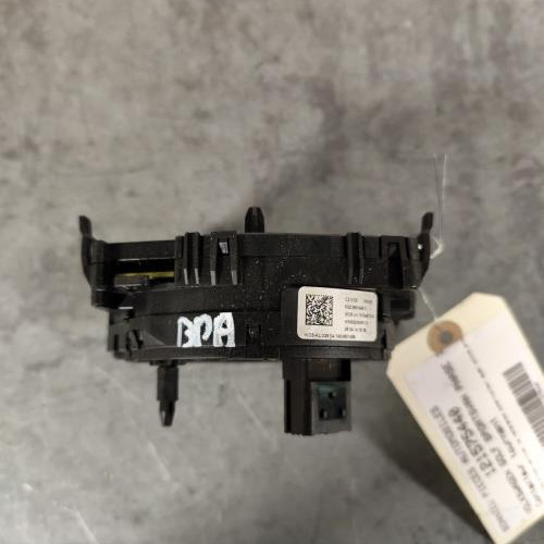 121575440-65f43382-1e7e-4590-af92-67f98f182082-Piece-Contacteur-tournant-VOLKSWAGEN-GOLF-SPORTSVAN-PHASE-1-62ca6884022d29097a79431363f9ba5a7369827800a0f67d558cdc25d8d51e50_m.jpg