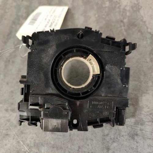 121575440-ce0768fa-129a-4def-942d-47512e4720fe-Piece-Contacteur-tournant-VOLKSWAGEN-GOLF-SPORTSVAN-PHASE-1-b7232ce4f479478141292fce18a82ea6a5f9b2c74460c08ad94bbaf8f05588e1_m.jpg