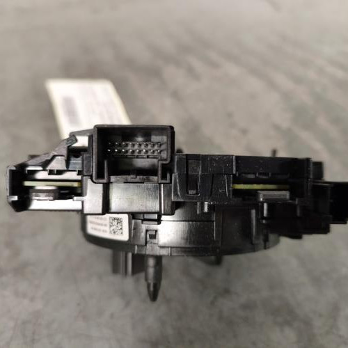 121575440-234ad43c-948d-4059-a824-5142d22f43fb-Piece-Contacteur-tournant-VOLKSWAGEN-GOLF-SPORTSVAN-PHASE-1-1d39a457ff379341647629c73b2c0c26c90d36ff8f768ca381e681e31a945dba_m.jpg