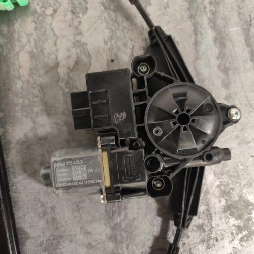 121575451-bcee25cb-efeb-4acb-abed-eb3dd06479a5-Piece-Leve-vitre-electrique-arriere-droit-510839462D-VOLKSWAGEN-GOLF-SPORTSVAN-PHASE-1-1200a56114c8c251064bdaa567e1fe96d7ca75b4ccbf14c9eb14645dbb29fe29_m.jpg